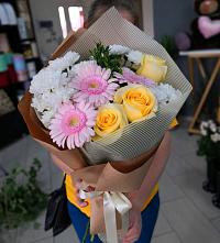 Букет цветов из:  Герберы, Розы и Хризантемы в Дубровицы