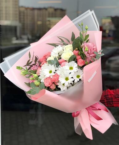 Букет цветов из: Розы, Лизиантусы и Хризантемы в Дубровицы